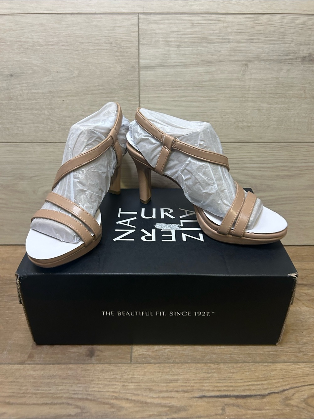 Naturalizer Brenta Sandal Brand New 7M Creme Brulee